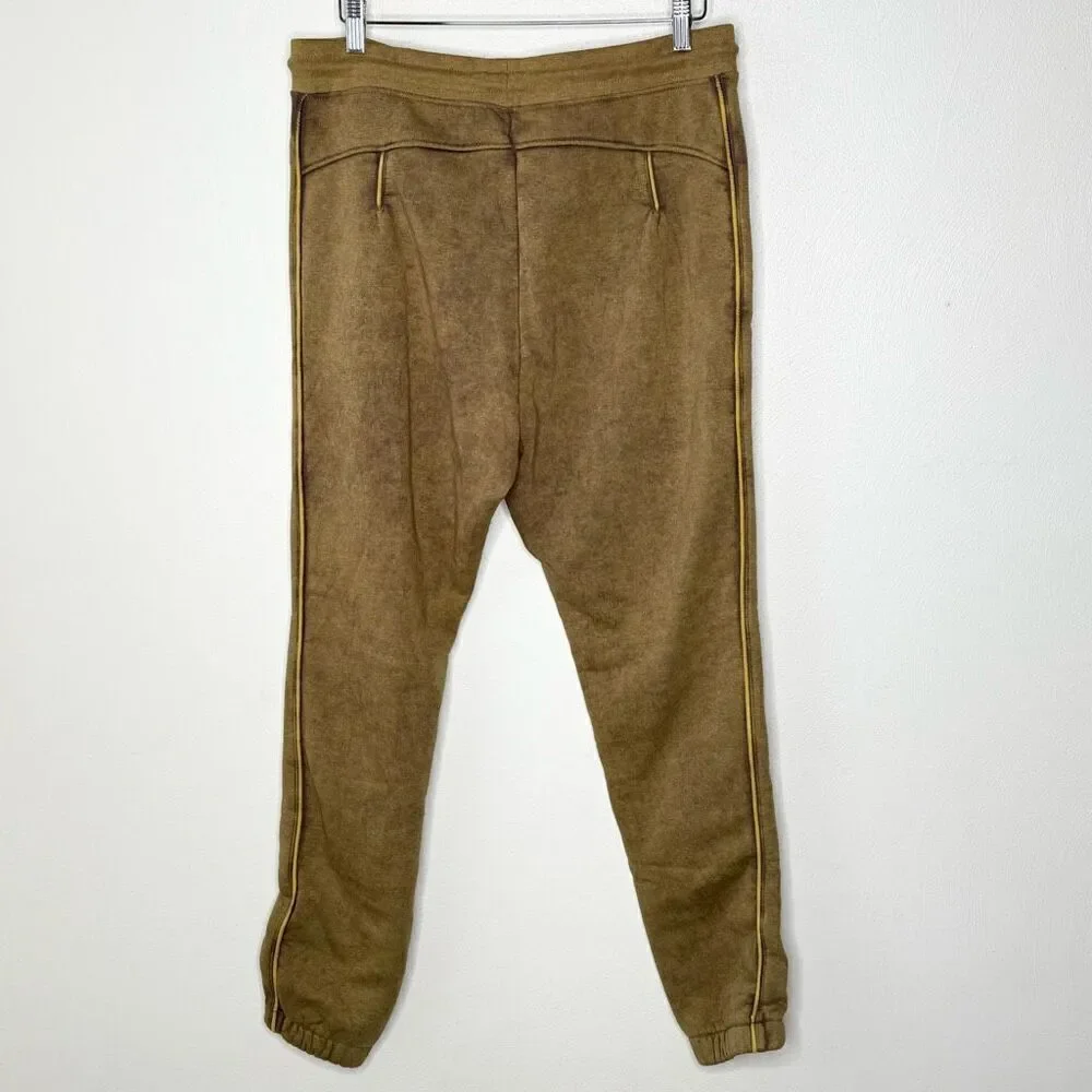 Alphalete Men’s Essential Oversized Jogger in Brown - US M